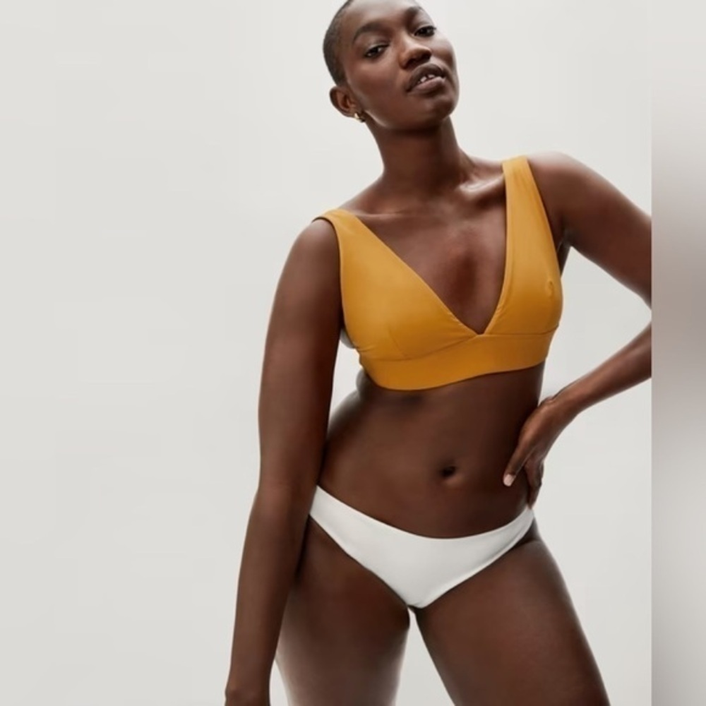 EVERLANE The Triangle Bikini Top Small NWT *sold out*